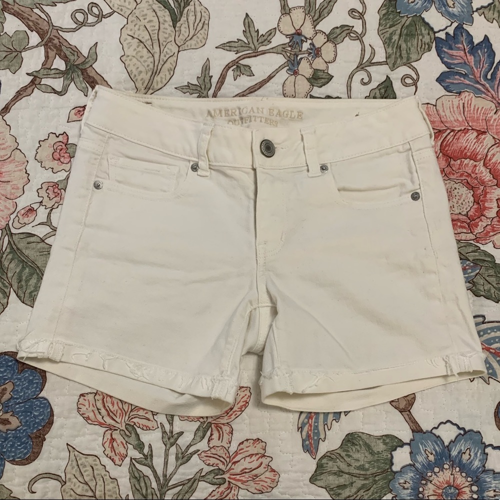 American Eagle White Jean Shorts, Size 4, Stretch